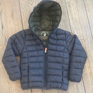 Save The Duck, kids size 6 hooded puffer jacket in navy with green inside.